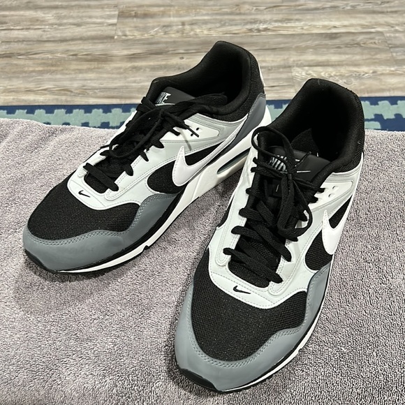 Nike Other - Nike air max correlate